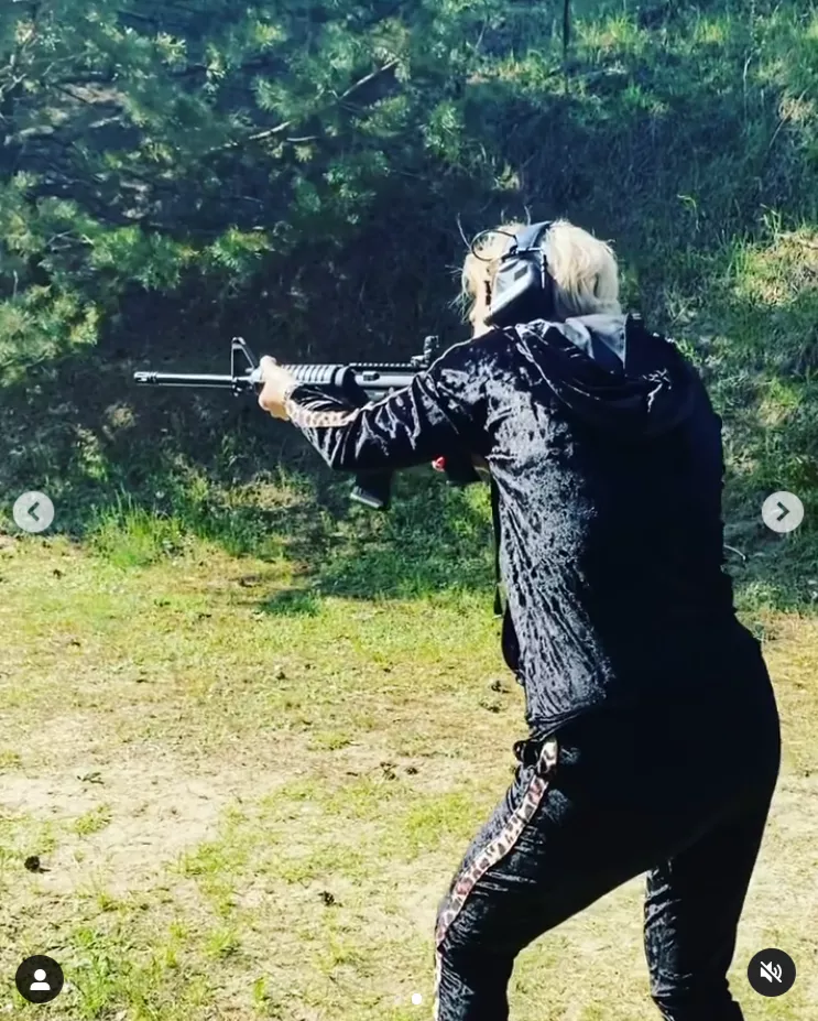 Magda Narożna z bronią w ręku! Boi się o swoje życie?!